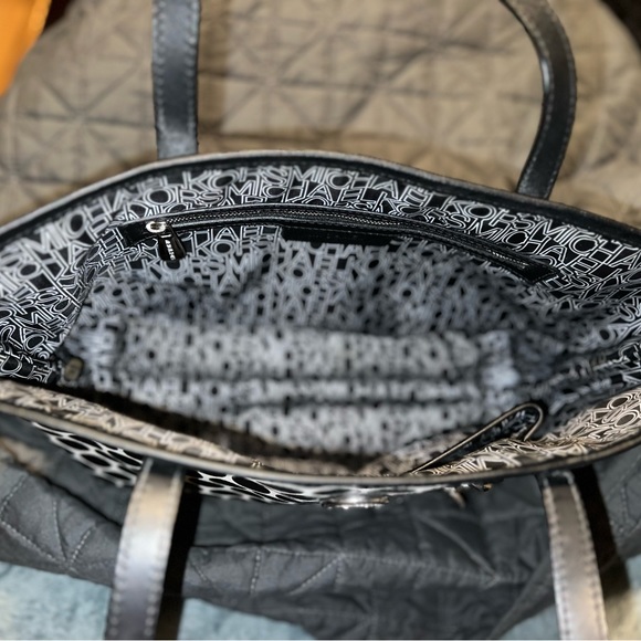 Michael Kors Kiki Tote - Picture 6 of 12